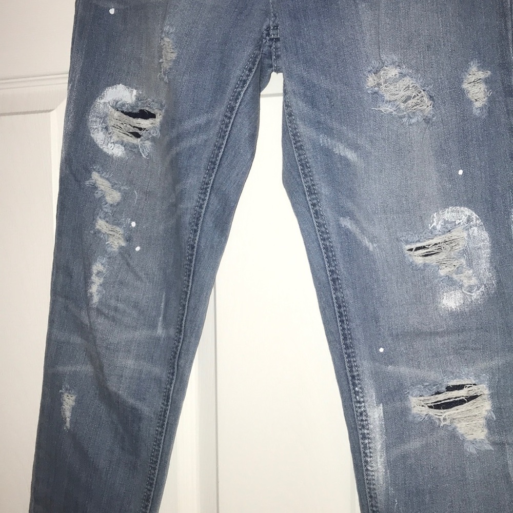 Mid Rise Vintage Ripped Jeans | Light denim wash